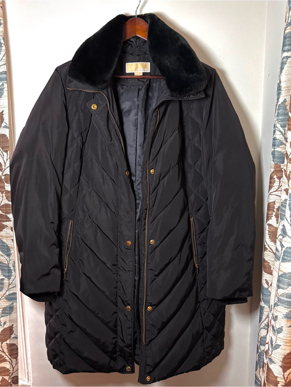 Michael Kors Black Quilted/Down Puffer Coat with Faux Fur Collar size L